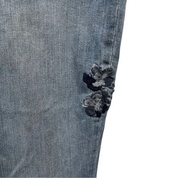 NYDJ Boyfriend Jeans Women Size 12 Blue Denim with Flower Embroidered 5 Pocket - Picture 6 of 13